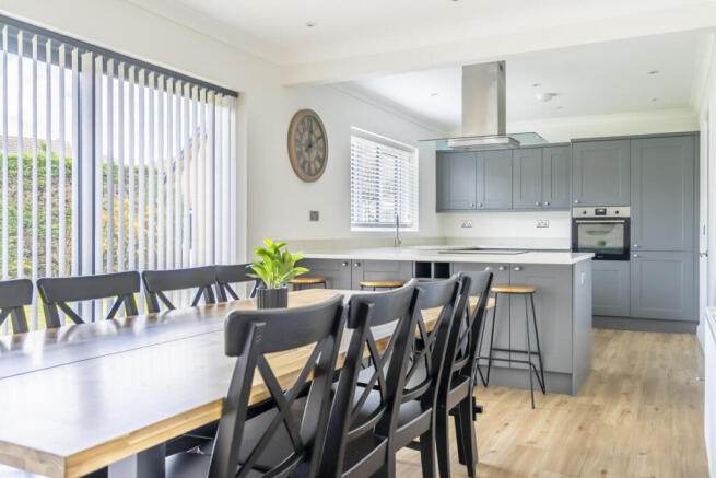 4 bed Detached for sale Image 7