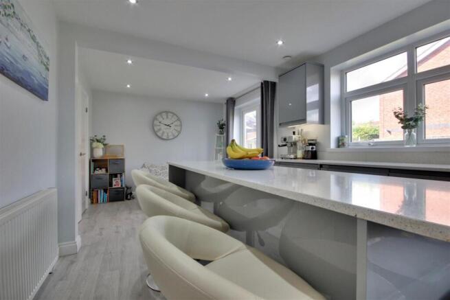 3 bed Link Detached House for sale Image 7