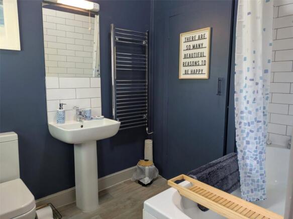 2 bed Semi-Detached to rent Image 8