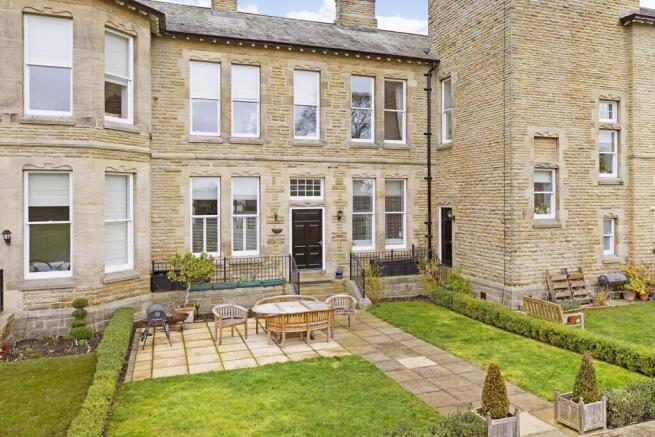 4 bed Town House for sale Image 11