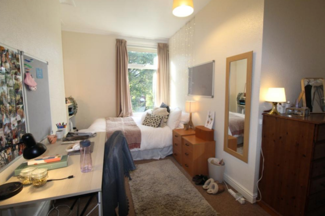 8 bed House to rent Image 12