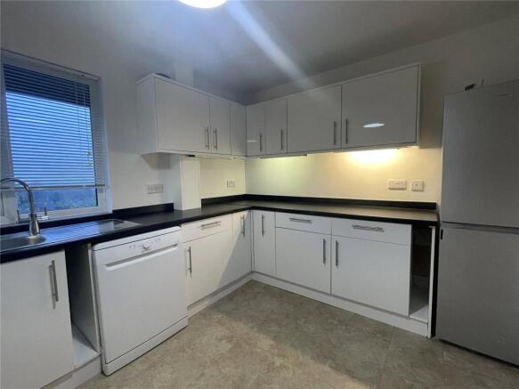 4 bed Detached to rent Image 7