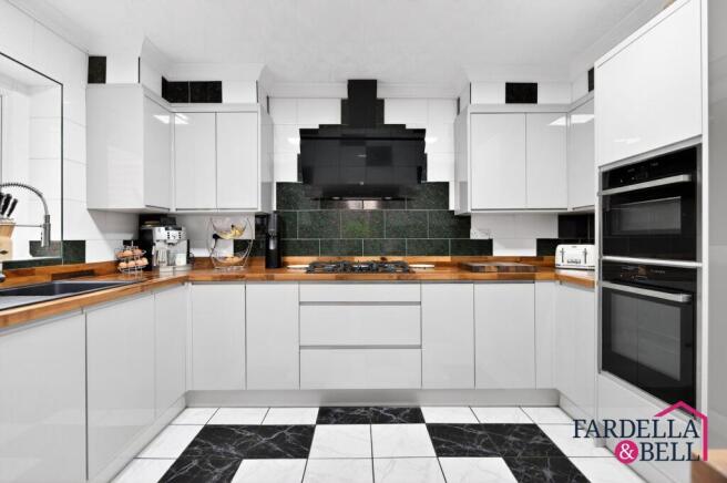 3 bed Detached for sale Image 6