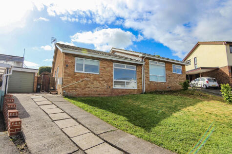 Willow Drive, Hutton