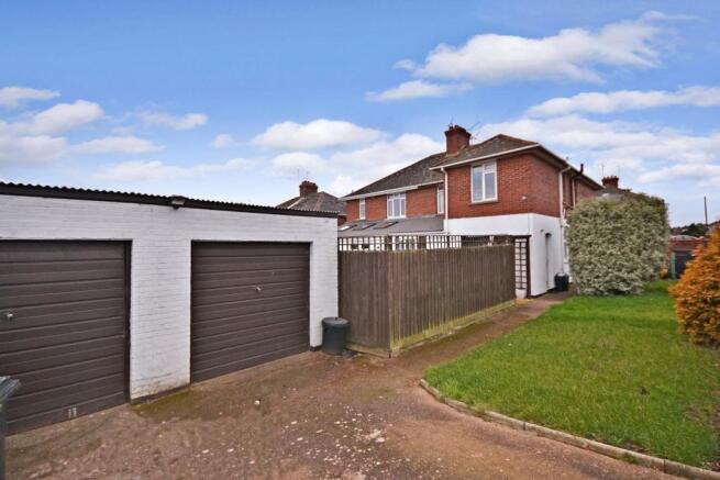Side Garden/Garages