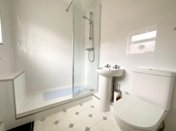2 bed Flat for sale Image 8