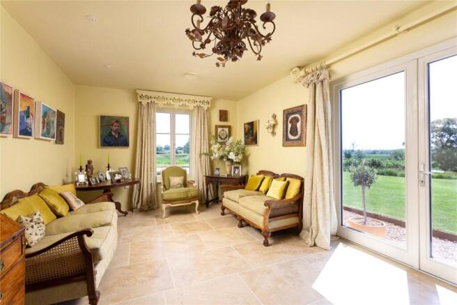 4 bed Detached for sale Image 9