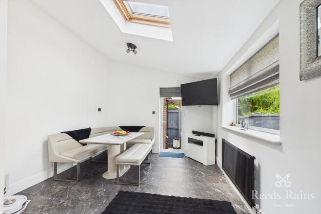 5 bed Semi-Detached for sale Image 7