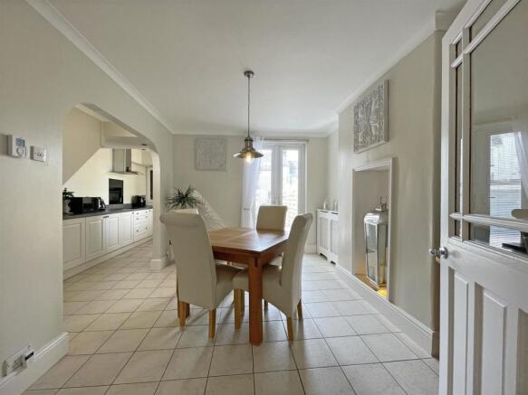 Sturdee road 41 dining room for inside 2.....jpg