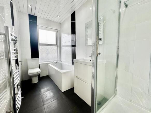 3 bed Terraced for sale Image 8