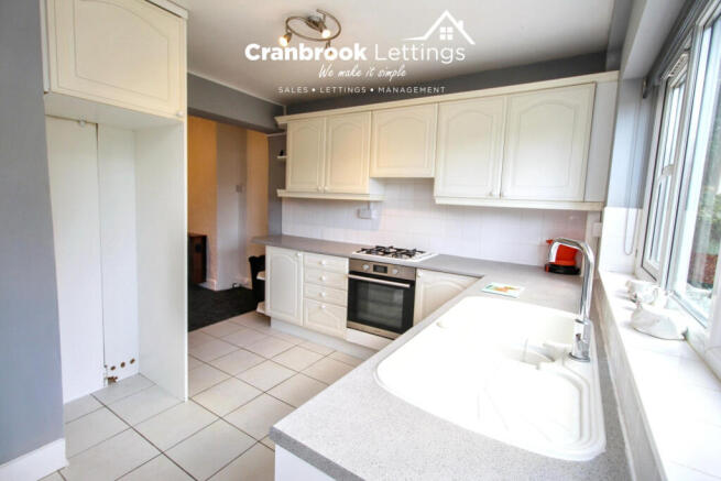 Three bedroom end of terrace to rent Bellevue Roa