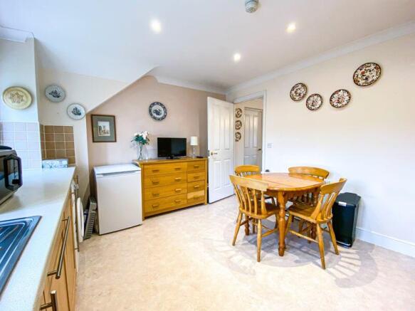 Kitchen/ Dining Room 