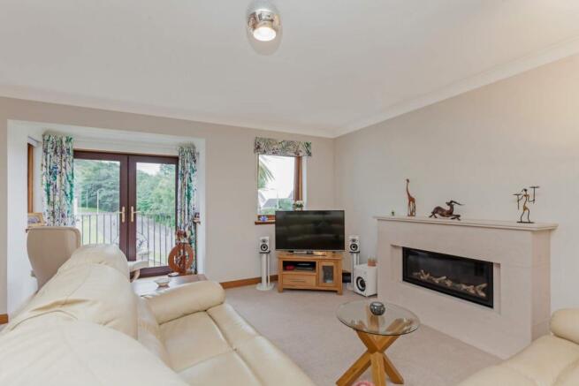 Living Room / Dining