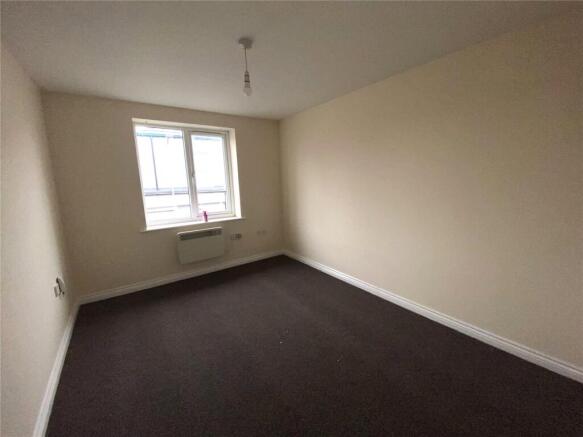 2 bed Apartment to rent Image 4