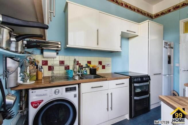 2 bed Flat for sale Image 7
