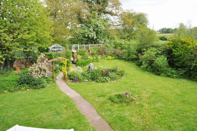 GARDEN & VIEW