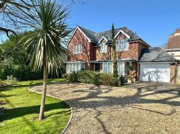 Beechwood, Farmers Walk, Lymington SO41 0JZ