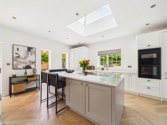 4 bed Detached for sale Image 5