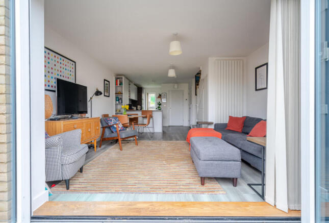 1404318-7-69773d1...