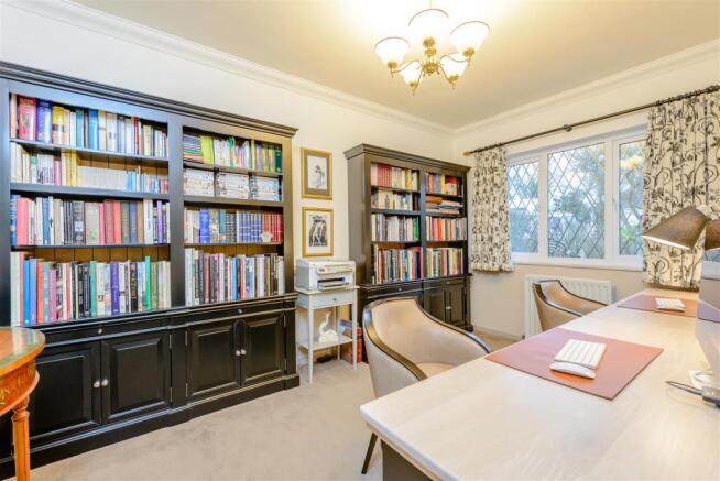 8374493-interior20.jpg