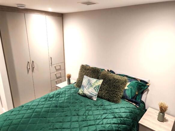2 bed Apartment to rent Image 5