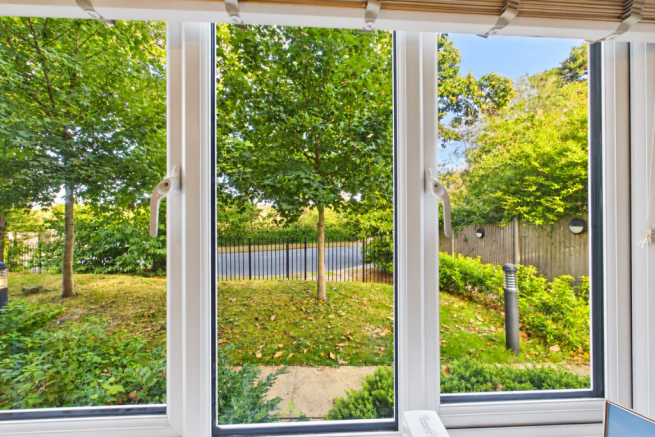 Whitworth Crescent, Southampton SO18 photo 3