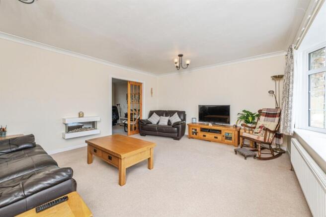 4 bed Detached for sale Image 7