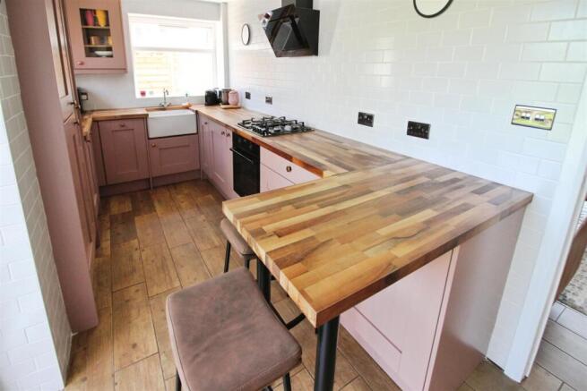 3 bed Semi-Detached for sale Image 9