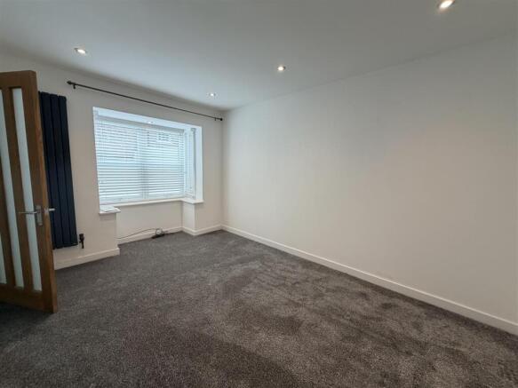 2 bed Semi-Detached to rent Image 4