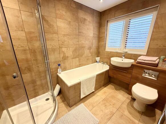 4 bed Detached Bungalow for sale Image 8