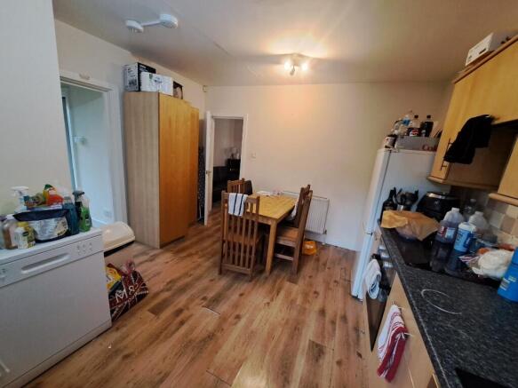 6 bed Terraced to rent Image 6