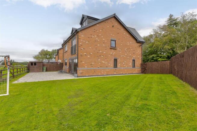 4 Brickfield Close-52.jpg
