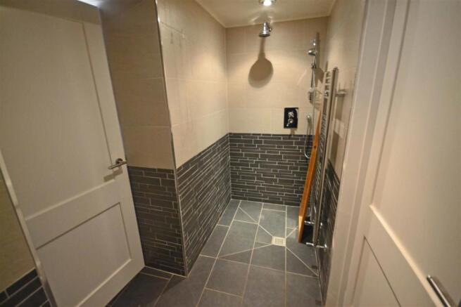 Barrowden - Annex shower room.jpg