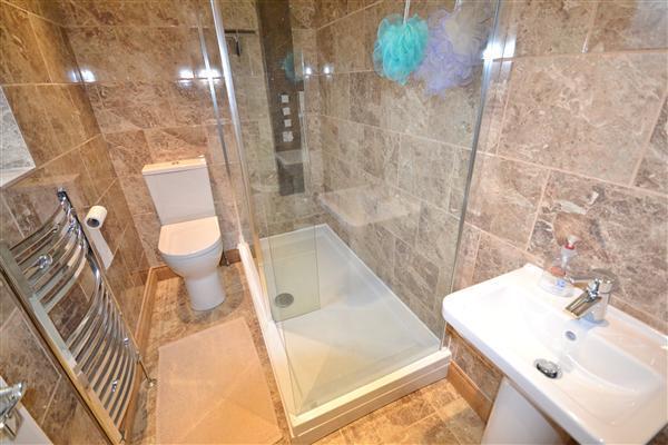 EN SUITE SHOWER