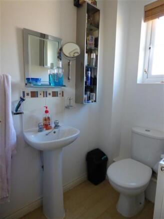 EN-SUITE SHOWER ROOM