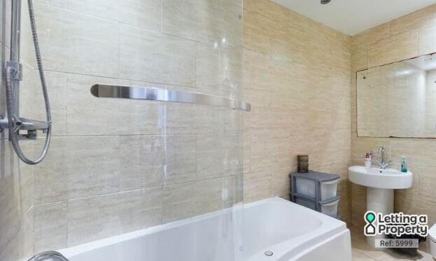 2 bed End of Terrace to rent Image 8