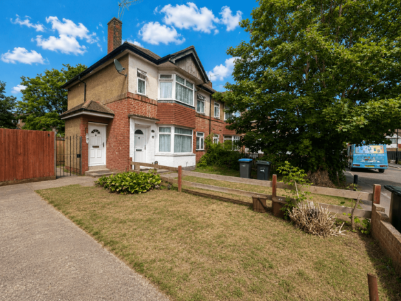 2 BEDROOM MAISONETTE WITH GARDEN