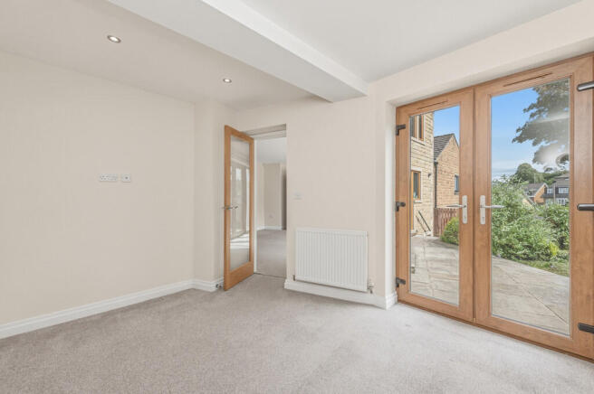 5 bed Detached for sale Image 4