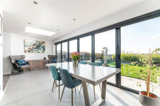 5 bed Detached for sale Image 9