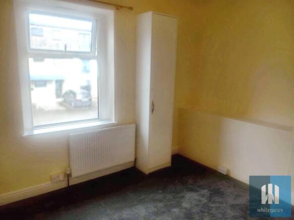 2 bed Terraced to rent Image 5