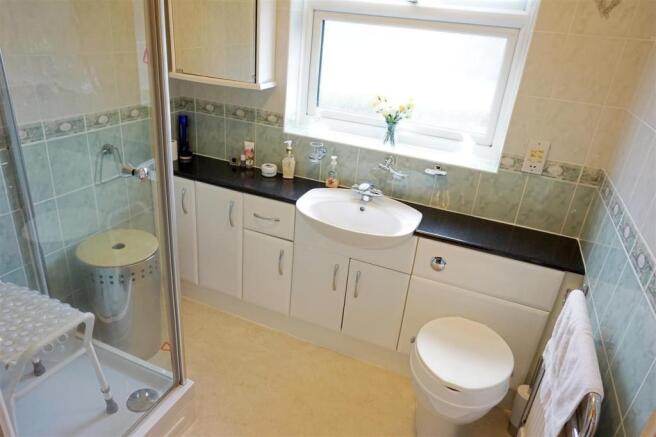 LUXURY FULLY TILED S