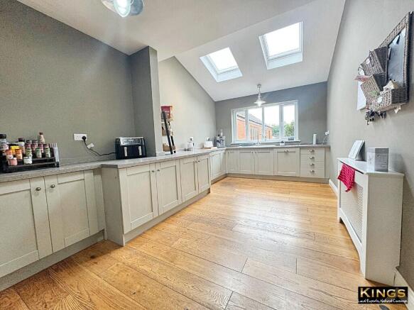 4 bed Detached for sale Image 6
