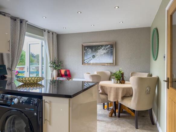 3 bed Semi-Detached for sale Image 3