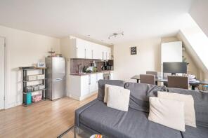 28d, St Julians Road, London NW6 7LB