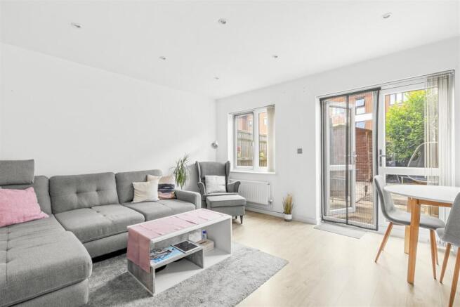 37 Bartlett Place, HP12 3ER-6.jpg