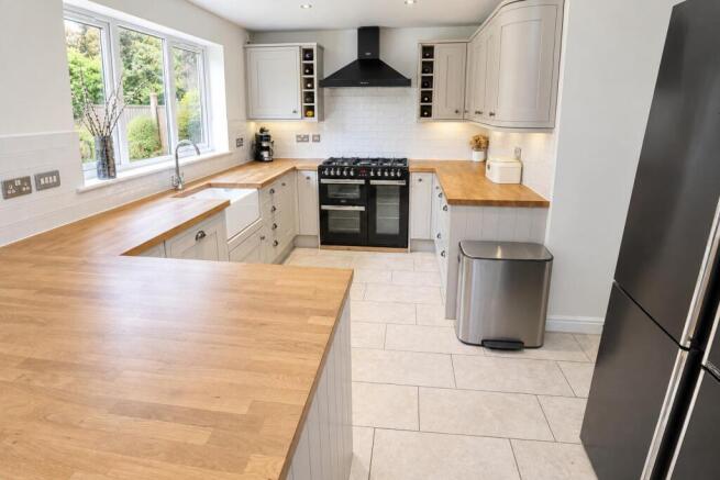 Greenacre Drive, Rushden, Northamptonshire NN10 photo 4