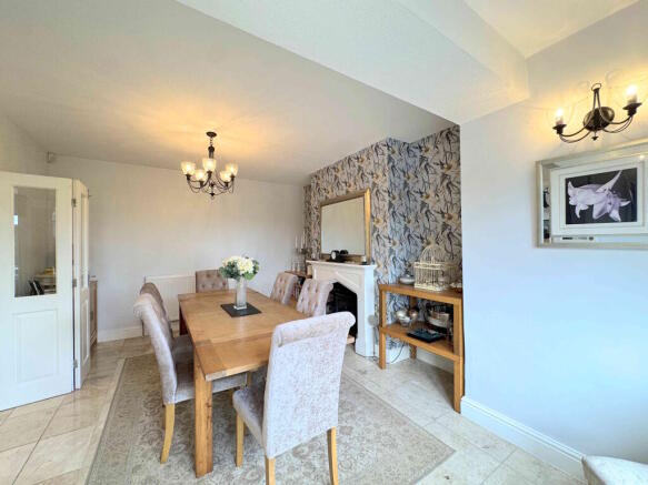 4 bed Semi-Detached for sale Image 9