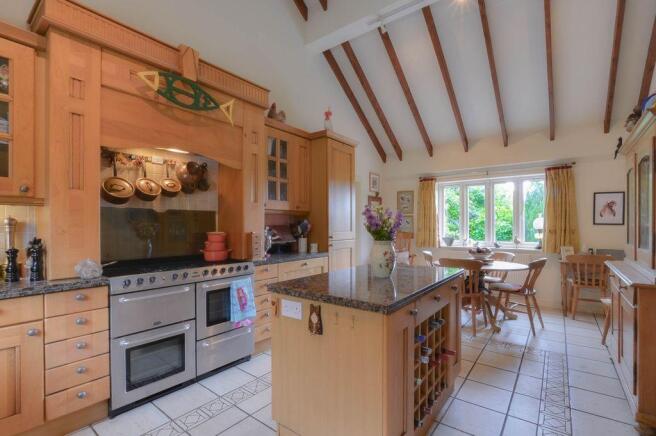 Kitchen breakfast room