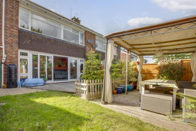 15 Longland Way, HP12 3UN-12.jpg