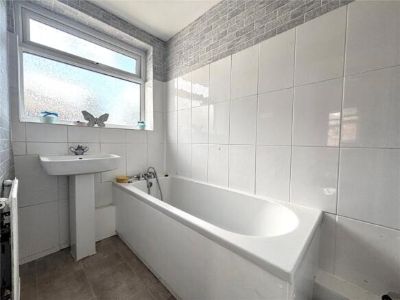 3 bed Semi-Detached to rent Image 7